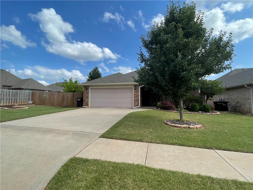 2408 SE 10th Place, Moore, OK 73160 - photo 1