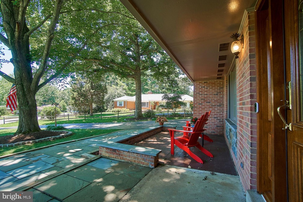 8502 Tysons Ct, Vienna, VA 22182 - photo 1