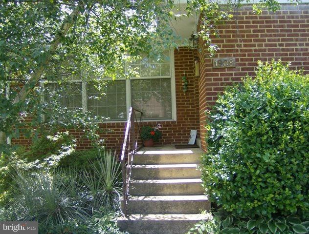 1908 Barbee St, McLean, VA 22101 - photo 1