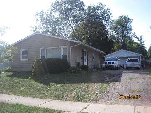 411 Tulsa Ave, Carpentersville, IL 60110 - photo 1