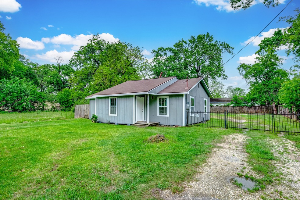 7413 Carothers St, Houston, TX 77028 - photo 1