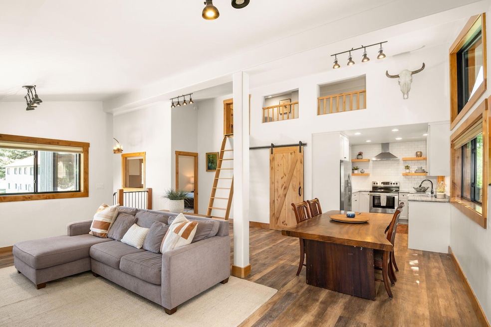 Bright & Sunny Living Space