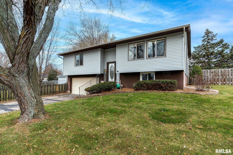 2608 W 58th St, Davenport, IA 52806 - photo 1