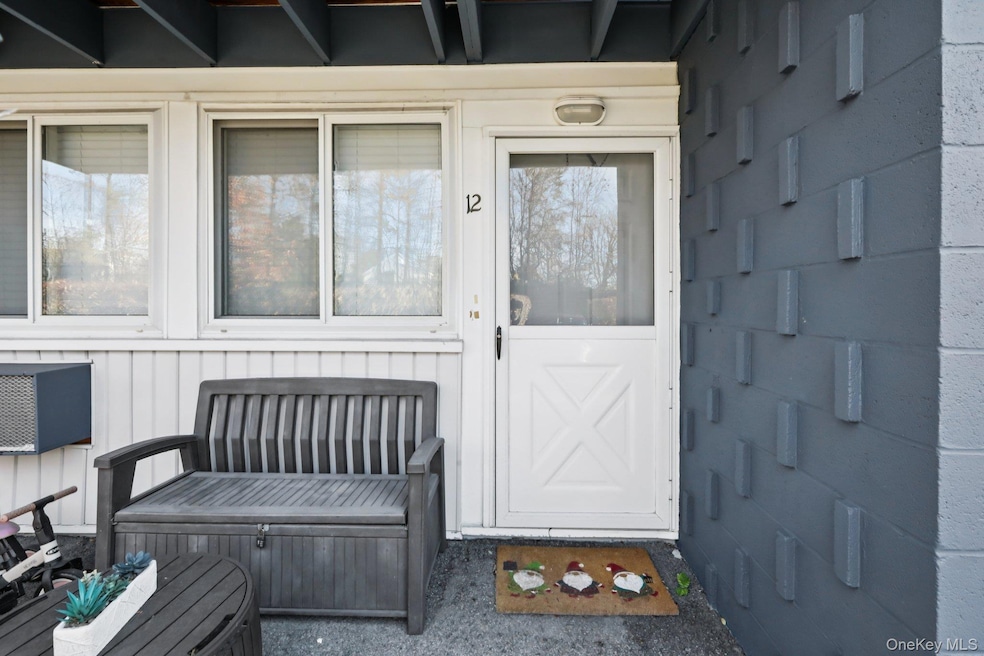 4 Wyndover Woods Ln unit 12, White Plains, NY 10603 - photo 1