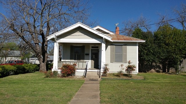206 N Crockett St, Fredericksburg, TX 78624 - photo 1