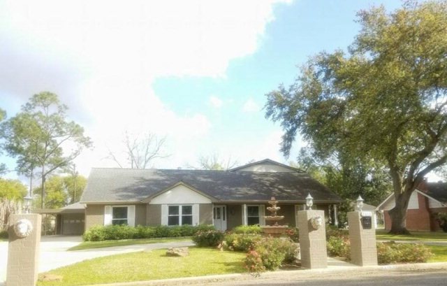 2613 Oak Dr, Bay City, TX 77414 - photo 1