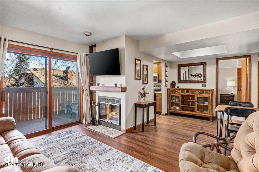 07-Living Room_SLS_-8080
