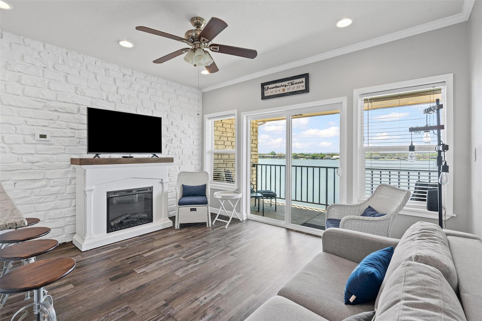 401 E Pearl St unit 2306, Granbury, TX 76048 - photo 1