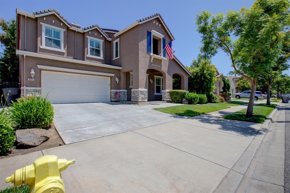 301 Ada Way, Oakdale, CA 95361 - photo 1