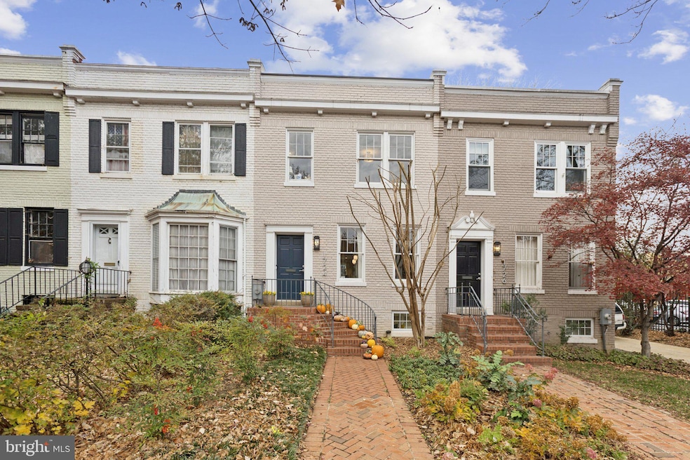 1724 34th St NW, Washington, DC 20007 - photo 1