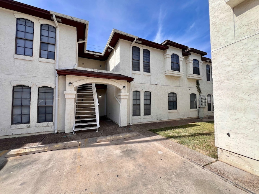 104 Belaire Dr unit 102, Laredo, TX 78041 - photo 1