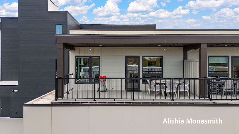 300 Washington Ave unit 1, Grand Haven, MI 49417 - photo 1