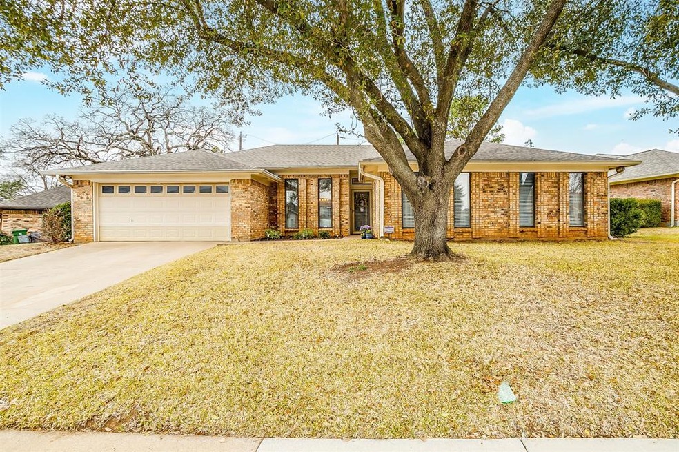 2077 Parkridge Dr, Hurst, TX 76054 - photo 1