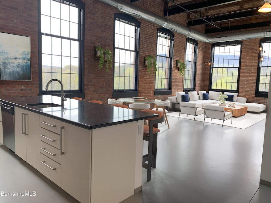 407 Kitchen LR
