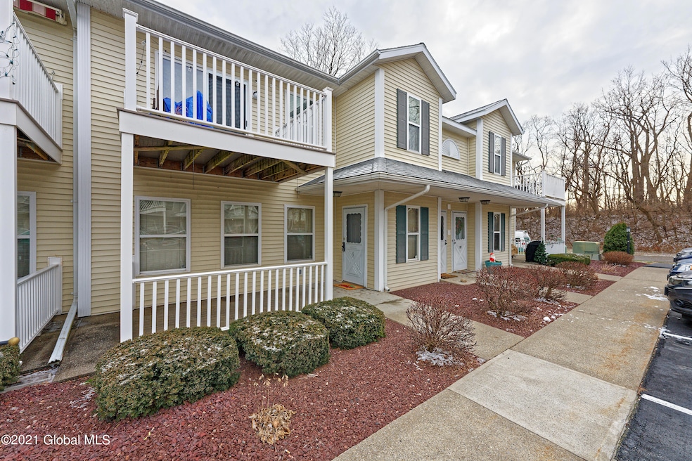 1909 Cambridge Manor Dr unit 1909, Schenectady, NY 12302 - photo 1