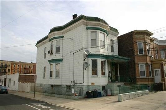 624 21st St, Union City, NJ 07087 - photo 1