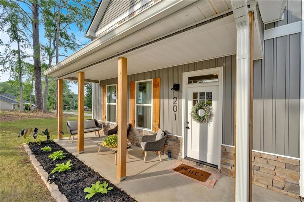 Property entrance featuring a porch and an outdoor