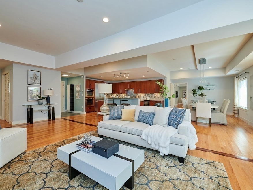 310 Hammond Pond Pkwy unit 101, Chestnut Hill, MA 02467 - photo 1