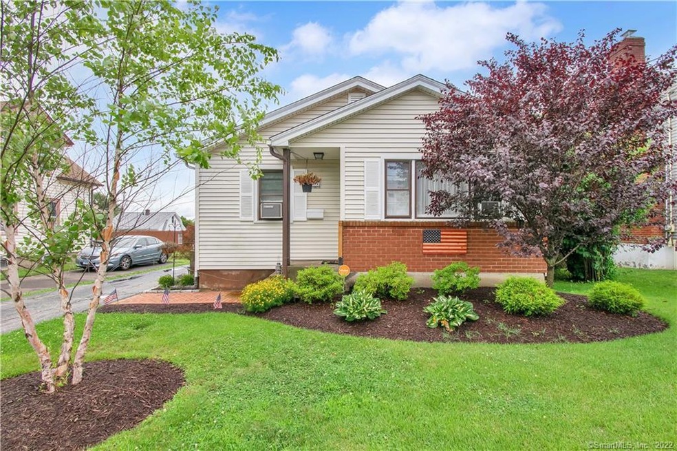 489 Clark St, Bridgeport, CT 06606 - photo 1