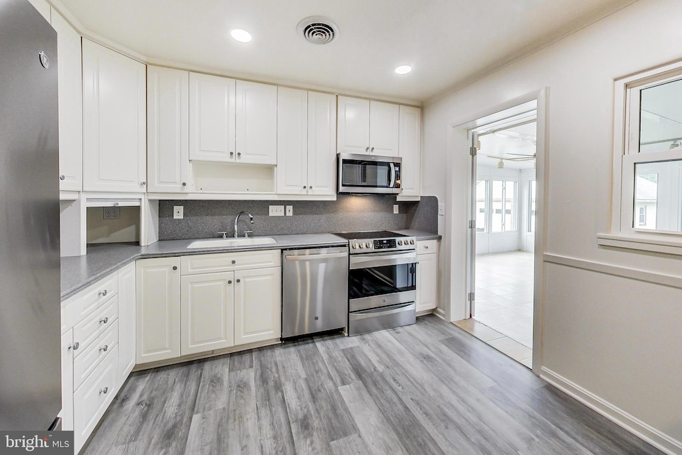 906 Snider Ln, Silver Spring, MD 20905 - photo 1