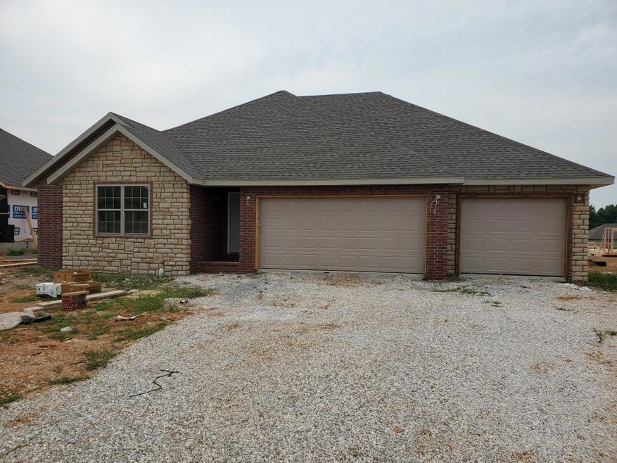 675 N Maplewood Hills Rd, Nixa, MO 65714 - photo 1