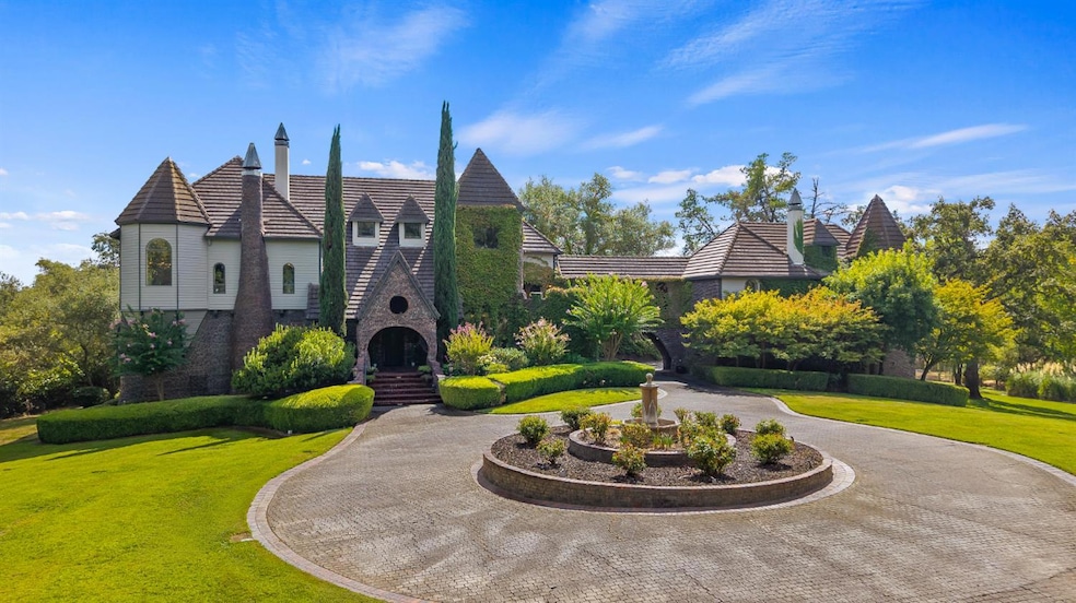 Sold $2,700,000 • Co-Listing Agent