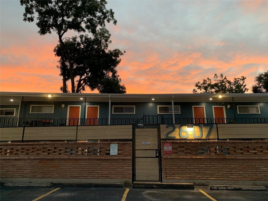 2807 Beauchamp St unit 6, Houston, TX 77009 - photo 1