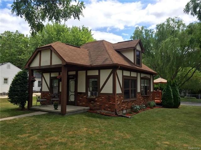 357 Riddle St, Howell MI 48843