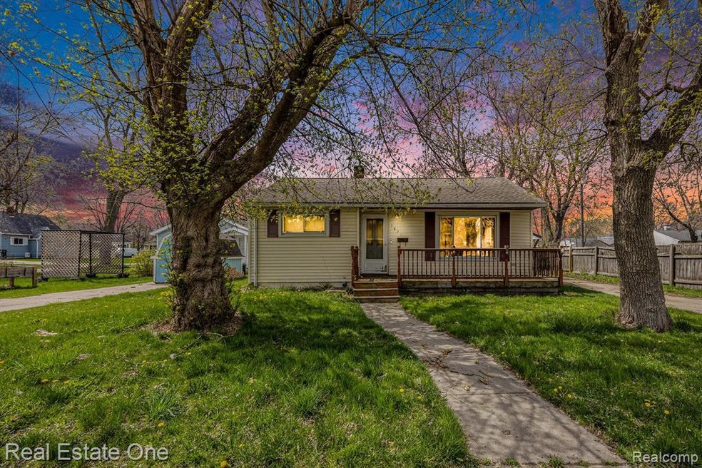 1821 20th St, Port Huron, MI 48060 - photo 1