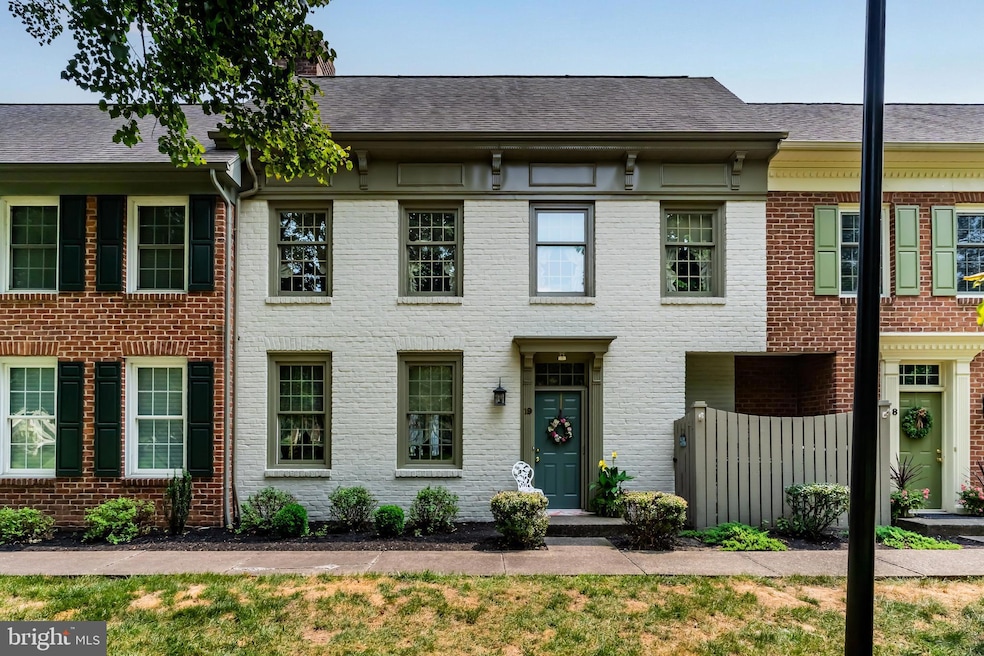 19 Kensington Square, Mechanicsburg, PA 17050 - photo 1