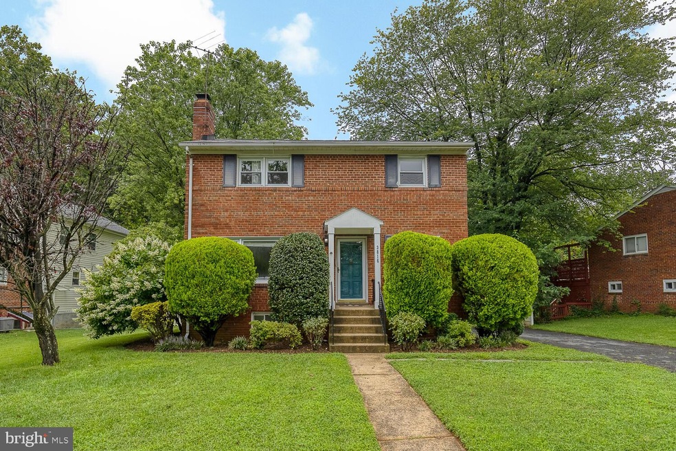 3816 Whispering Ln, Falls Church, VA 22041 - photo 1