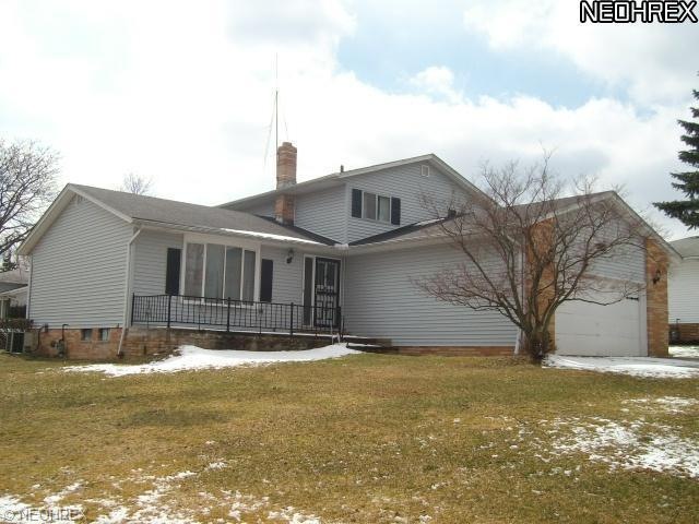 25730 Cambridge Drive is a Corner Lot w/Front Porc