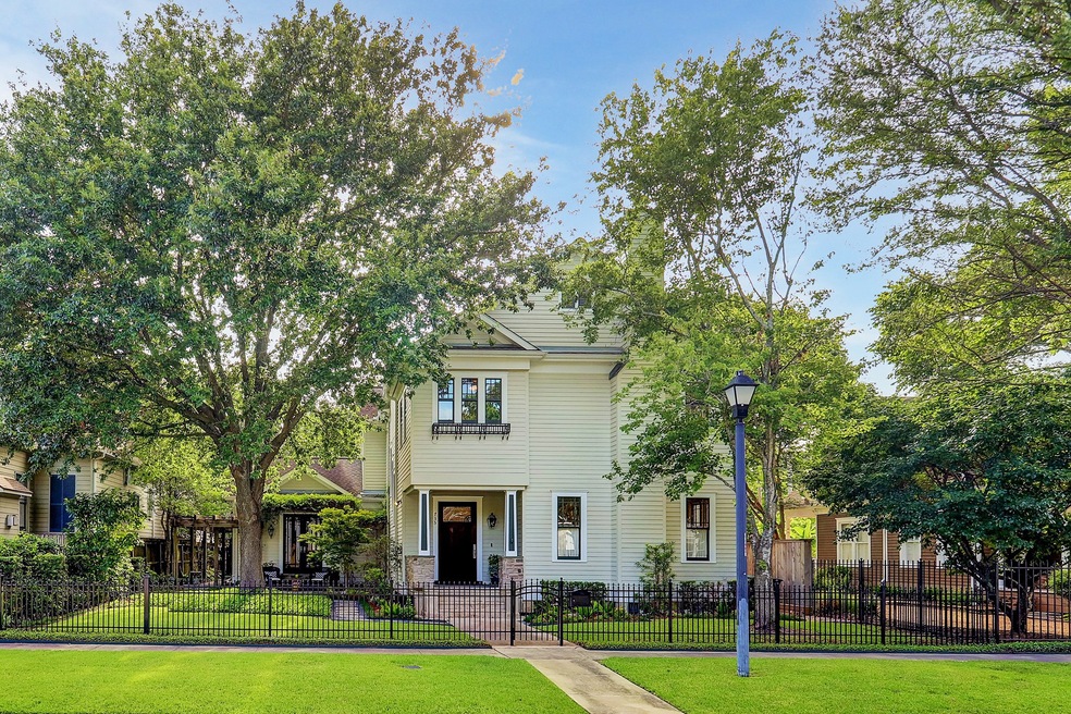 735 Cortlandt St, Houston, TX 77007 - photo 1