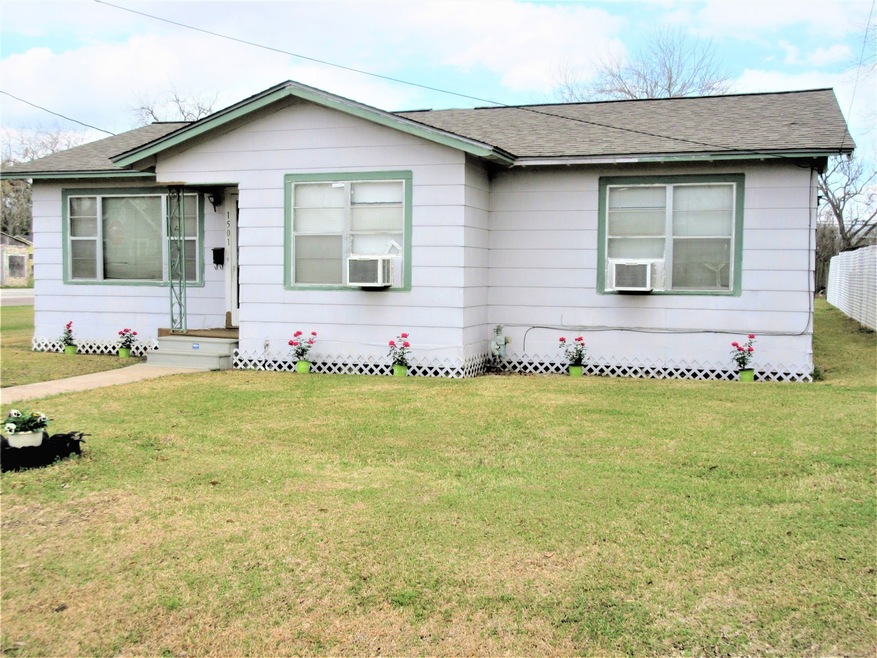 1501 Avenue L, Bay City, TX 77414 - photo 1
