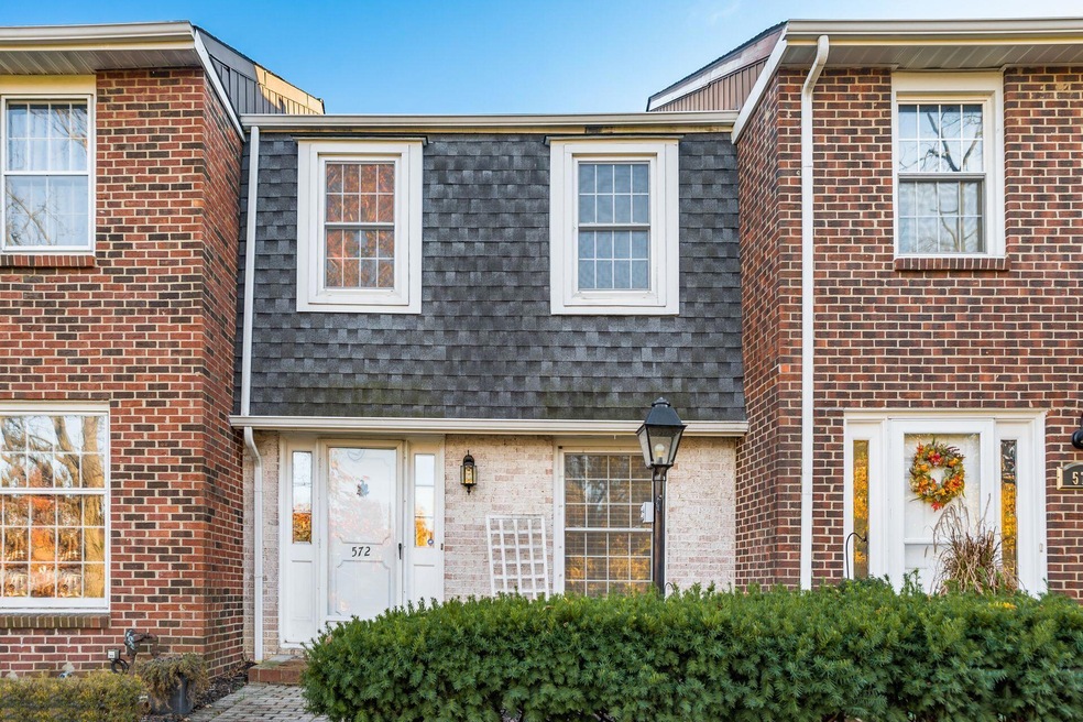 003__W 572 Dlyn St-069-2-Edit
