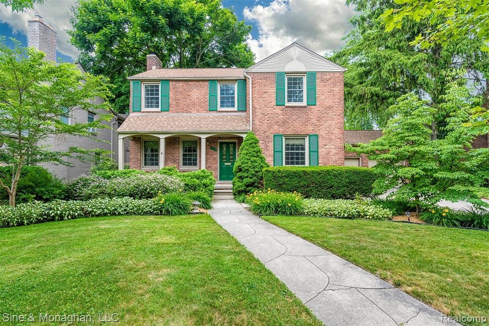 519 Lakepointe St, Grosse Pointe Park, MI 48230 - photo 1