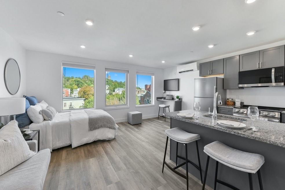 585 Essex St unit 515, Lynn, MA 01901 - photo 1