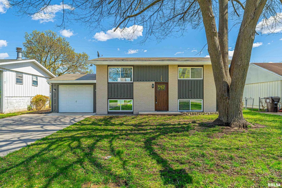 1706 N Kankakee St, Lincoln, IL 62656 - photo 1