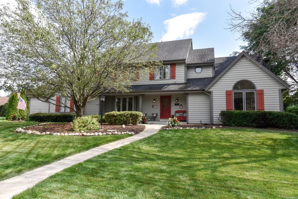 N76W16347 Sherwood Dr, Menomonee Falls, WI 53051 - photo 1