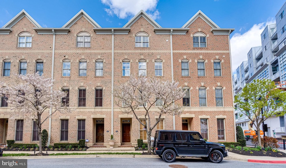 1260 Dockside Cir, Baltimore, MD 21224 - photo 1