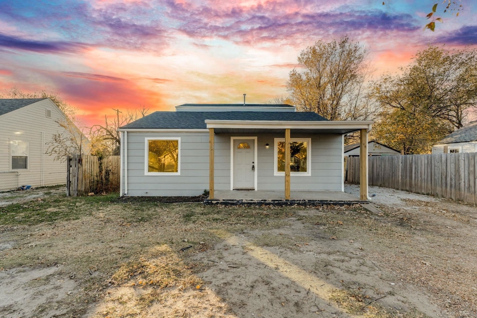 1621 N Grove Ave, Wichita, KS 67214 - photo 1