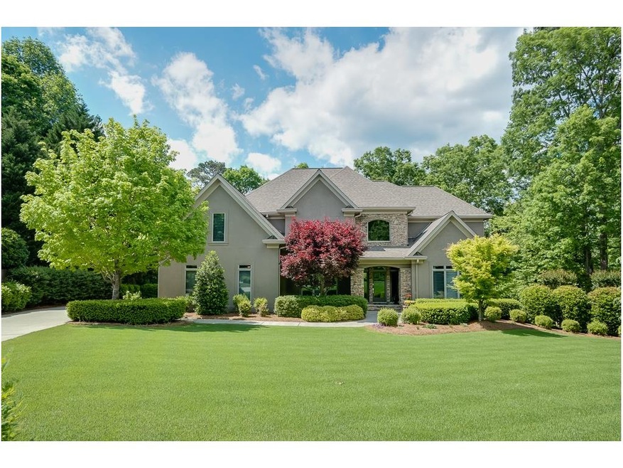 Gorgeous estate home on level, private cul de sac 