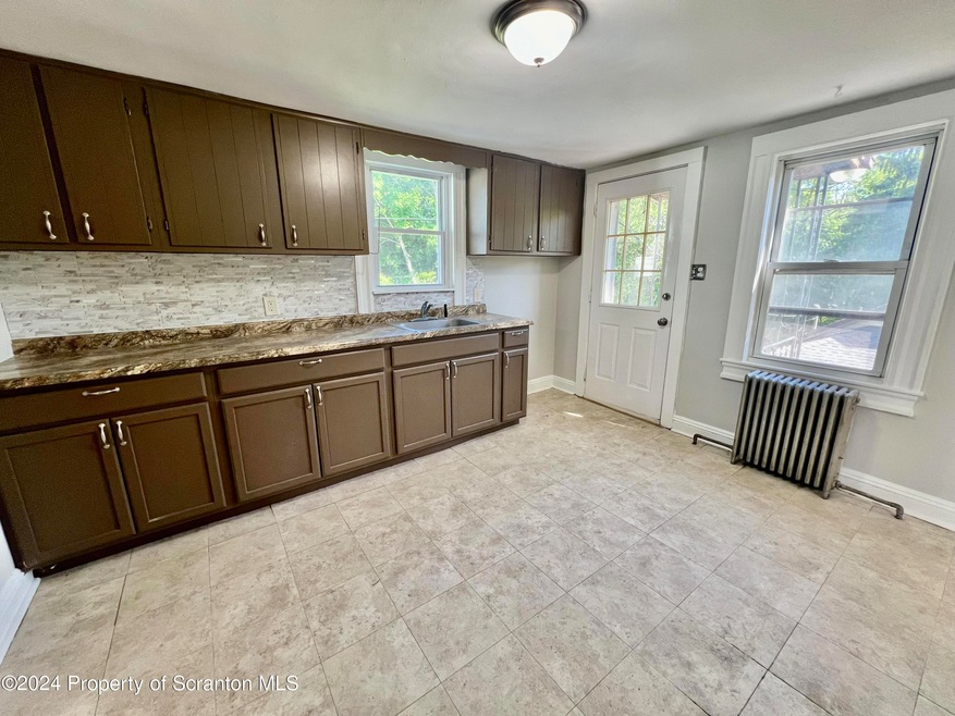 422 Emmett St unit 2, Scranton, PA 18505 - photo 1