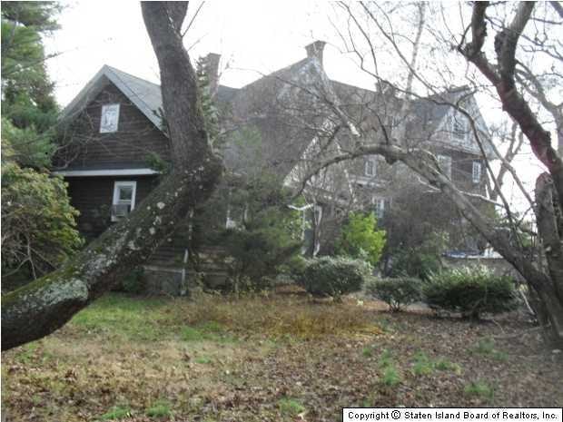 28 E Loop Rd, Staten Island, NY 10304 - photo 1