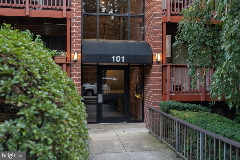 101 Skyhill Rd unit 102, Alexandria, VA 22314 - photo 1