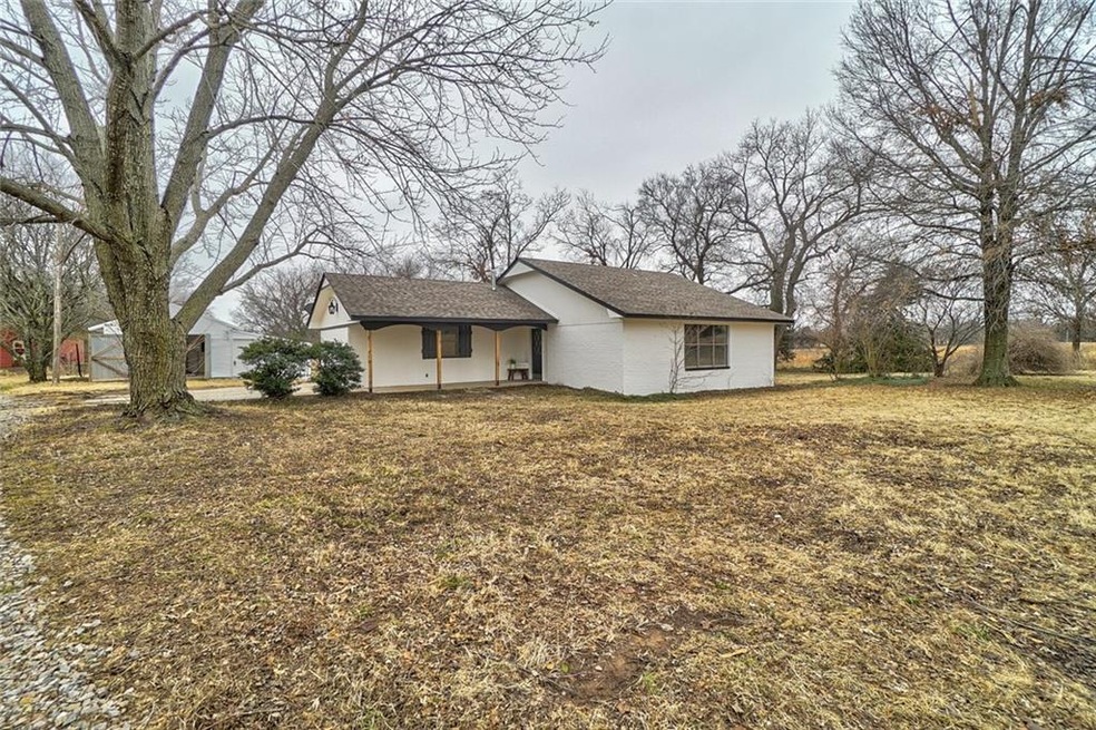 40203 Garretts Lake Rd, Shawnee, OK 74804 - photo 1