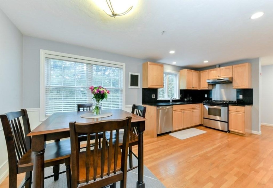 995 Trapelo Rd unit 4, Waltham, MA 02452 - photo 1