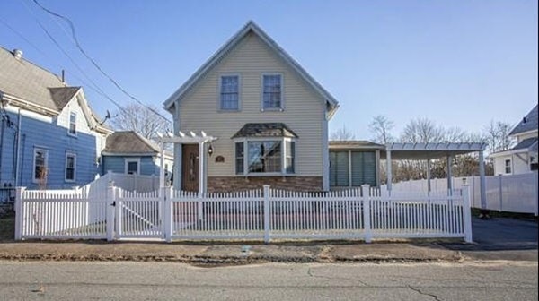 25 Garfield St, Taunton, MA 02780 - photo 1