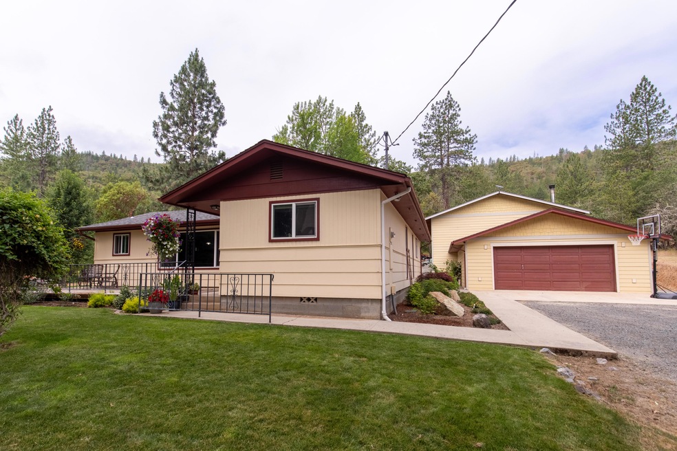 6201 Castle Terrace, Central Point, OR 97502 - photo 1