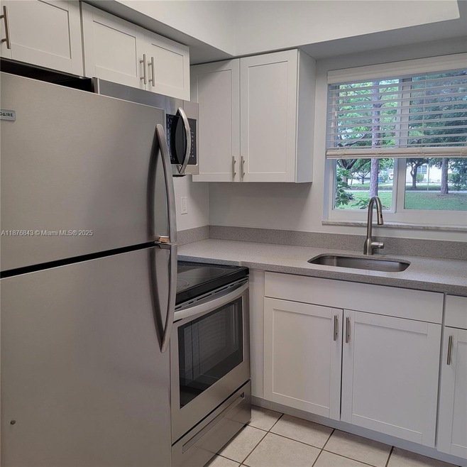 2616 NE 14th Ave unit 2, Oakland Park, FL 33334 - photo 1